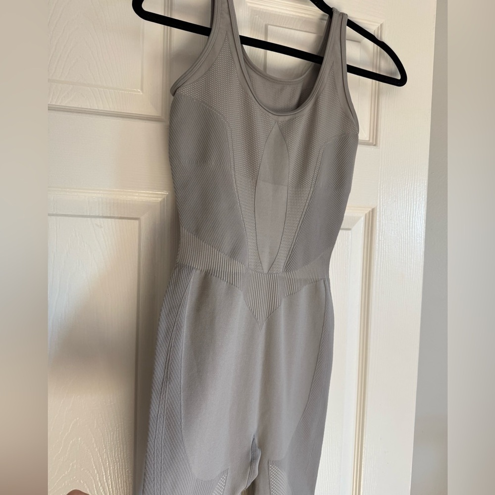 The Giving Movement Women's Gray Jumpsuit size Small - Picture 3 of 8